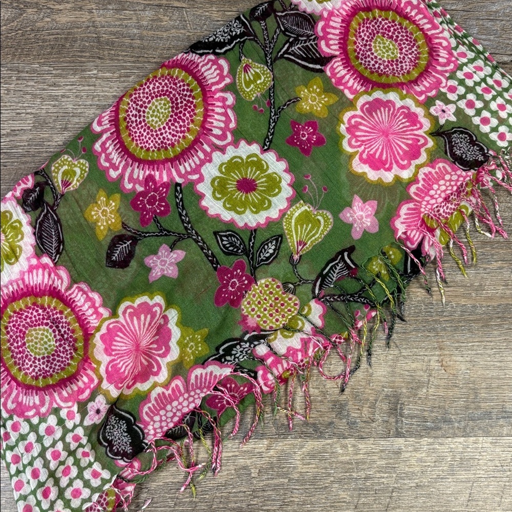 VERA BRADLEY Floral Lightweight Scarf – Pink & Green